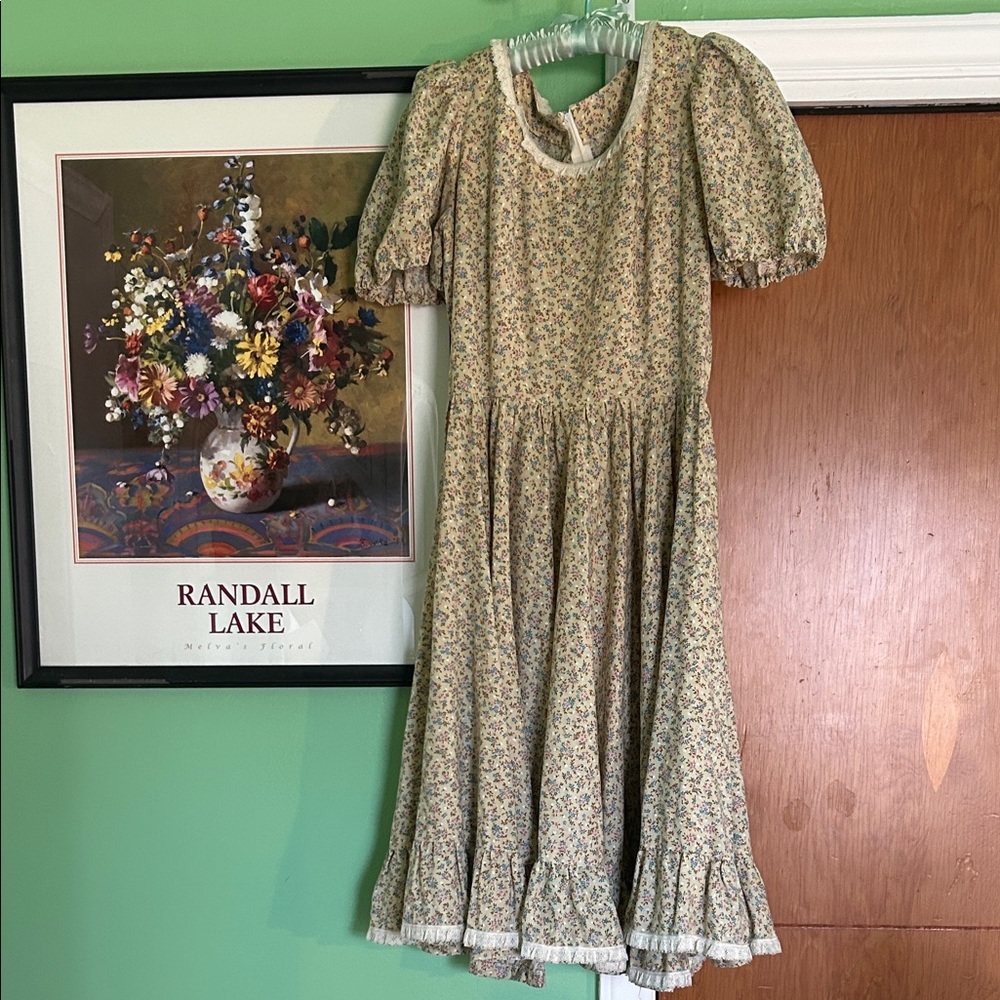 Vintage Floral Puff Sleeve Dress